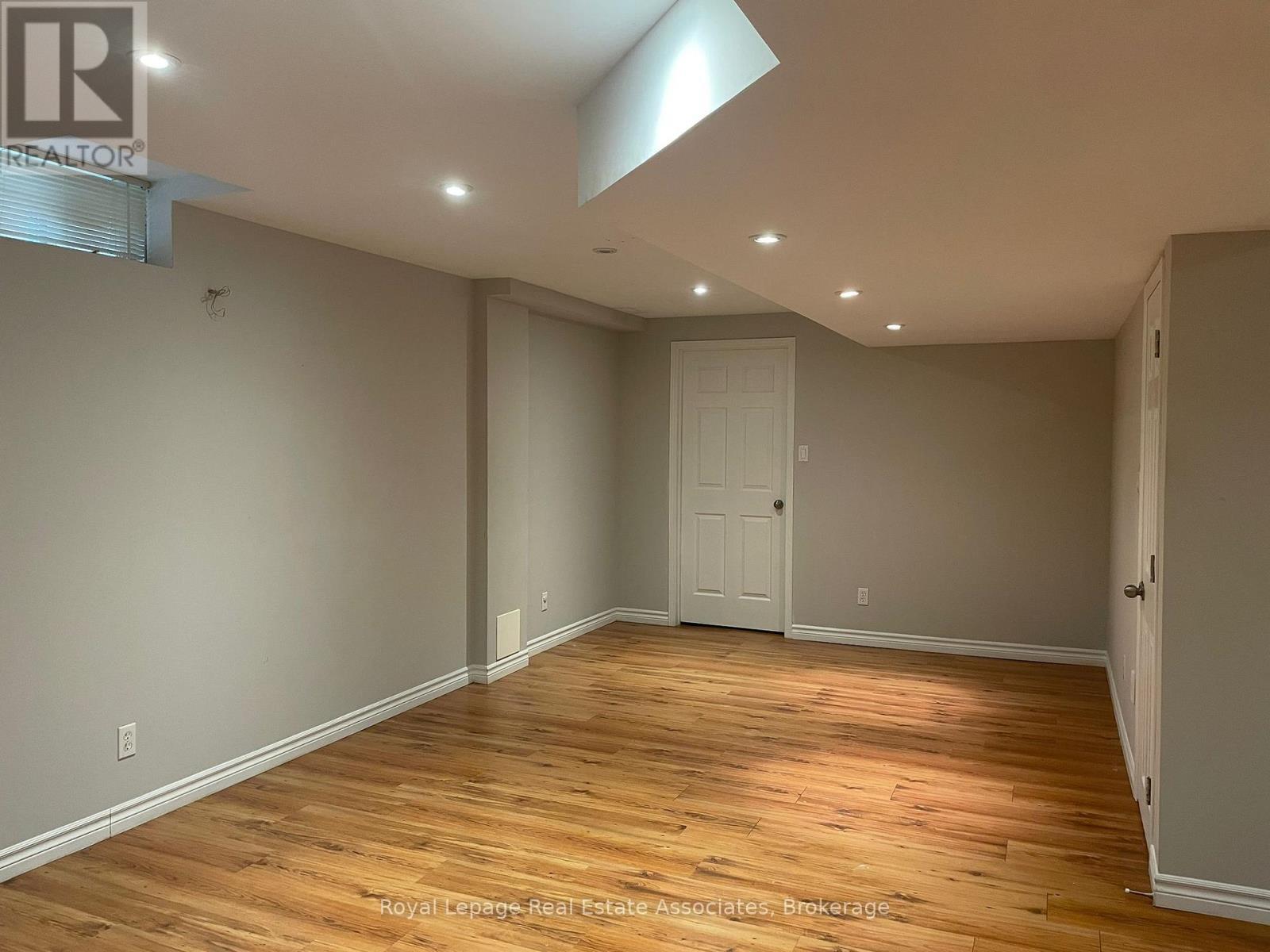 21 Ridgegate Place, Hamilton, ON - Indoor Photo Showing Other Room