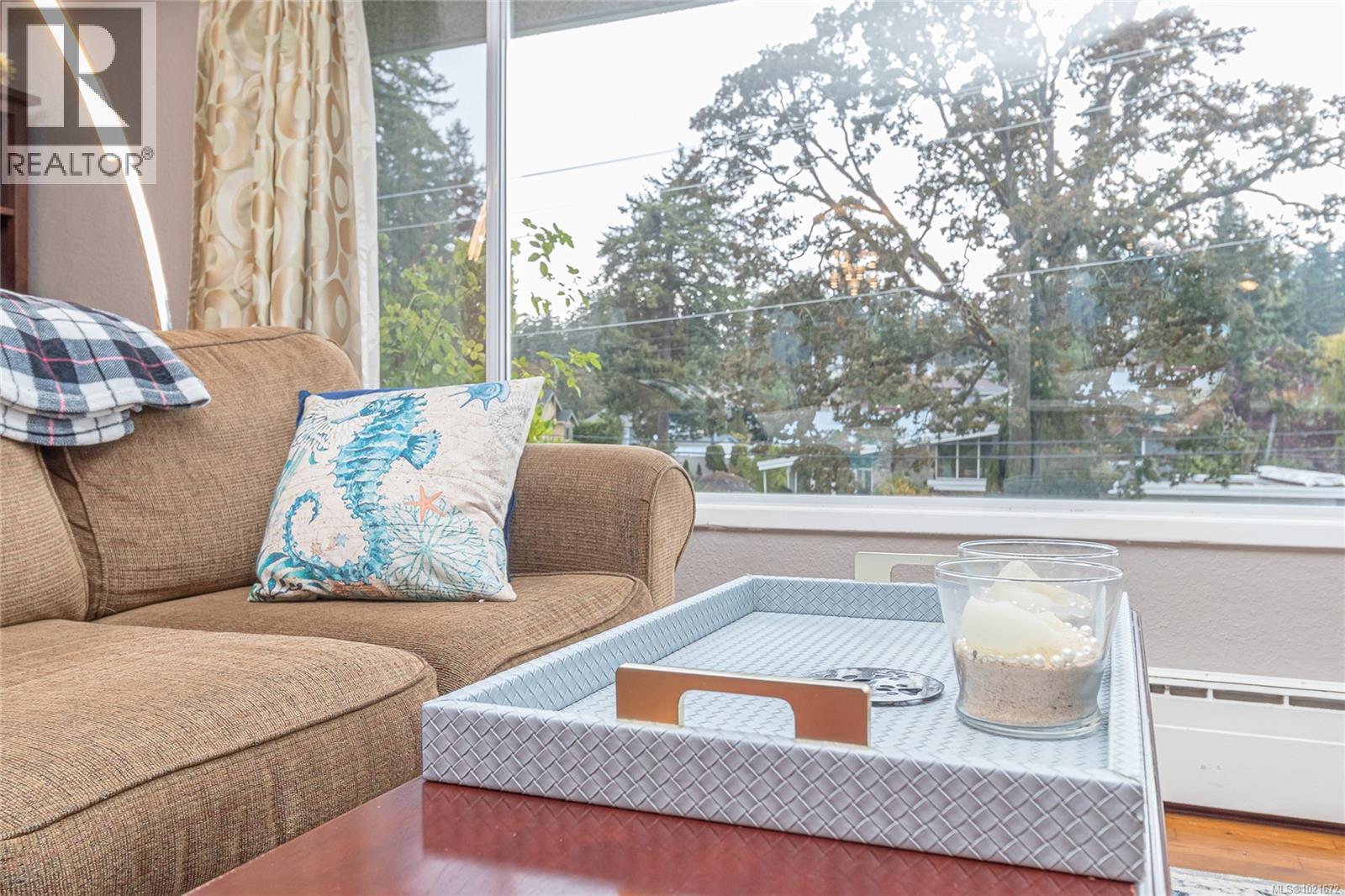 3837 Wilkinson Rd, Saanich, BC - With Exterior