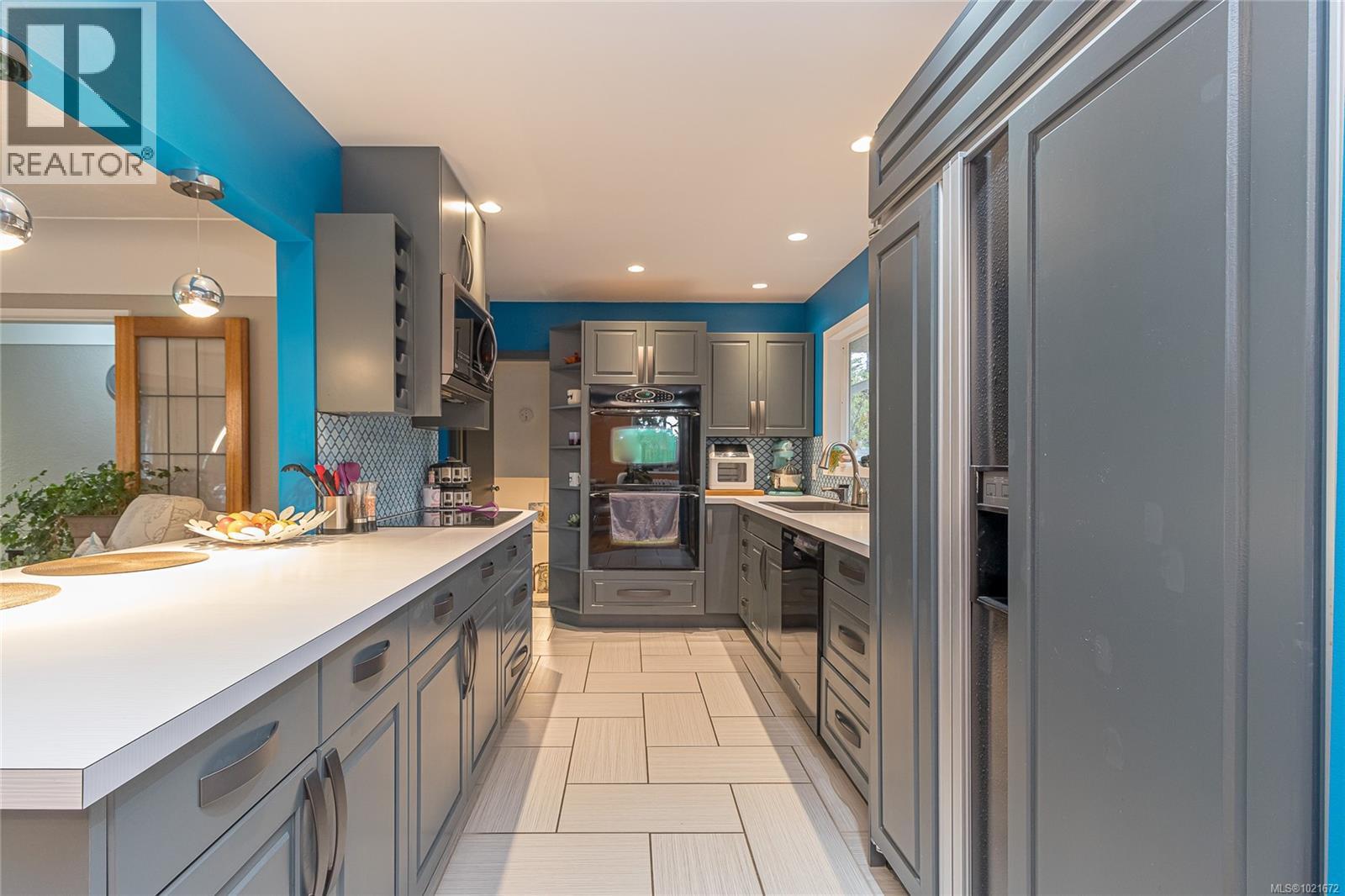 3837 Wilkinson Rd, Saanich, BC - Indoor Photo Showing Kitchen