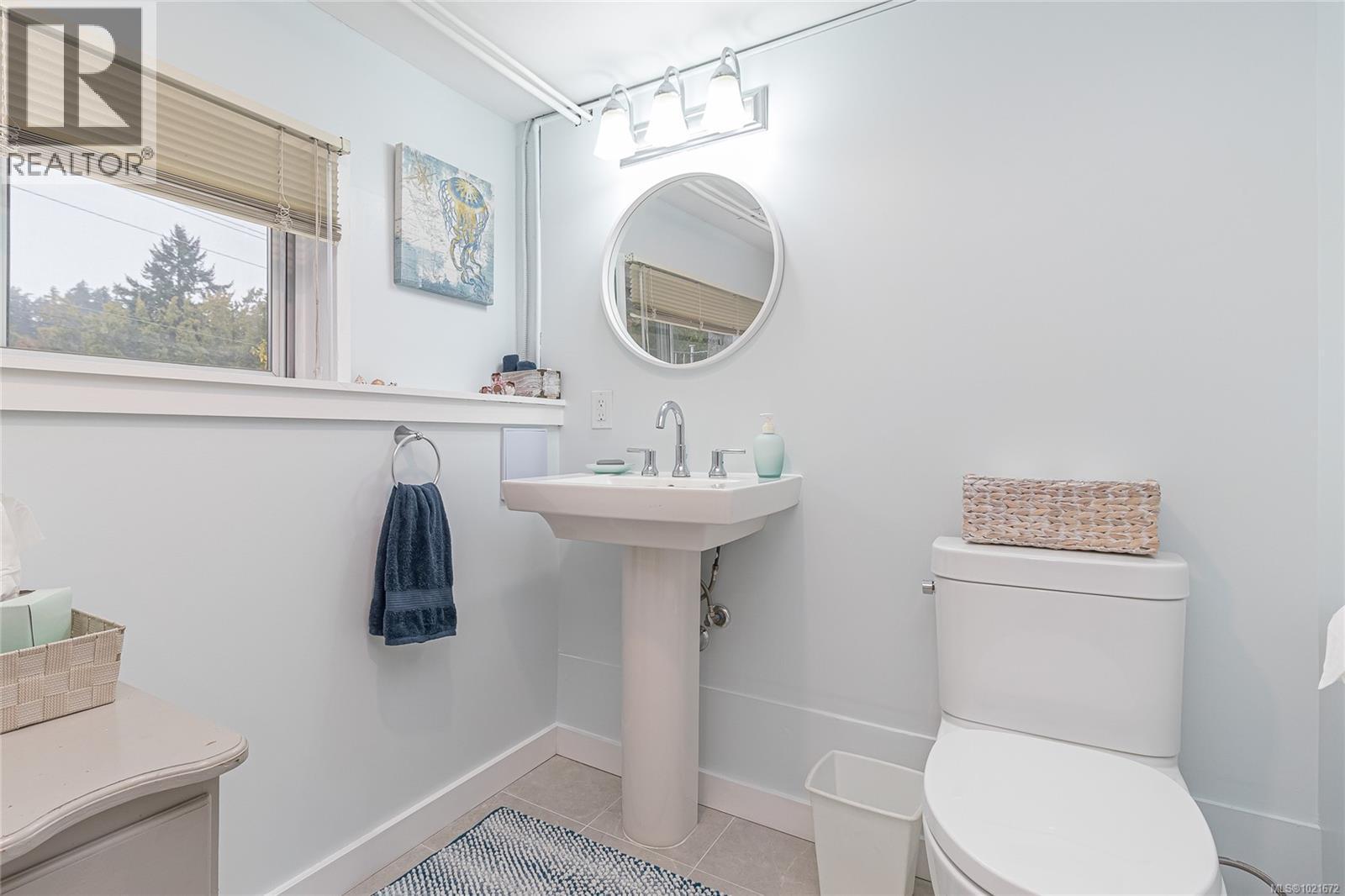 3837 Wilkinson Rd, Saanich, BC - Indoor Photo Showing Bathroom