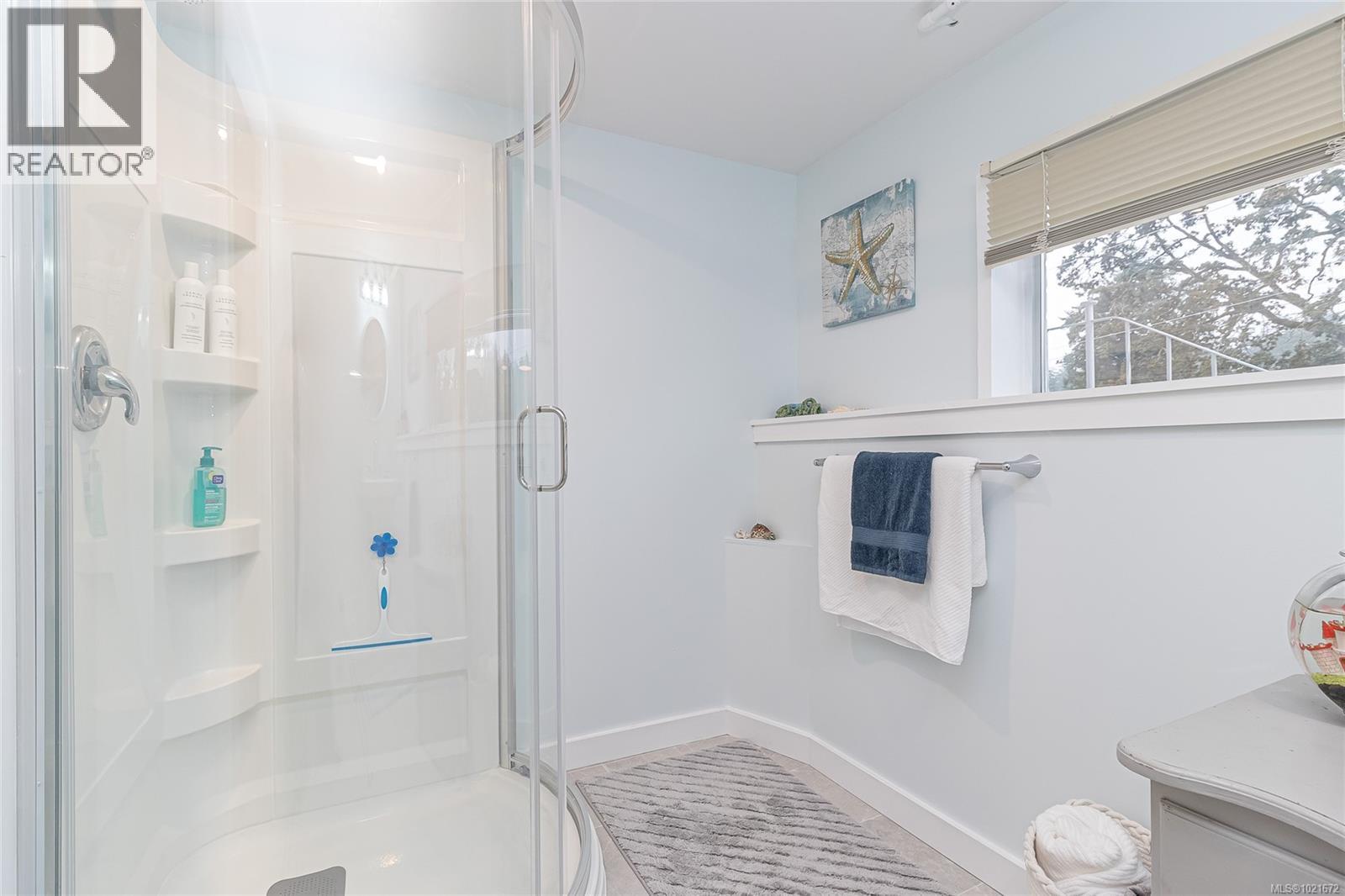 3837 Wilkinson Rd, Saanich, BC - Indoor Photo Showing Bathroom