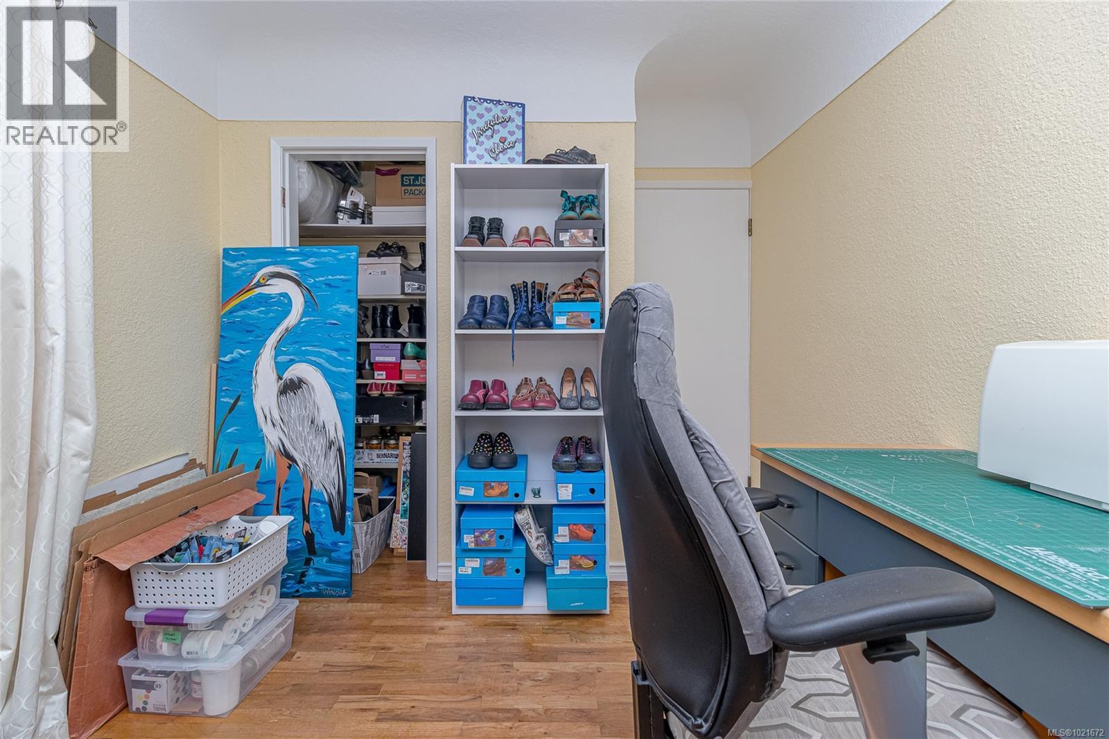 3837 Wilkinson Rd, Saanich, BC - Indoor