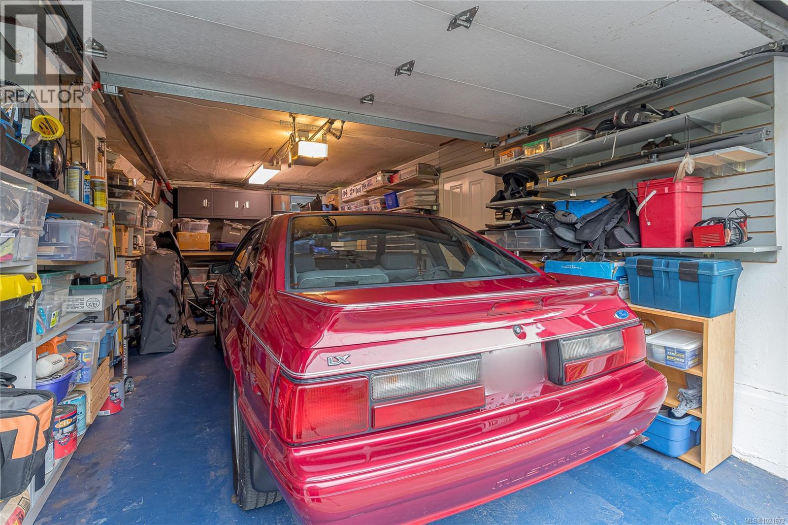 3837 Wilkinson Rd, Saanich, BC - Indoor Photo Showing Garage