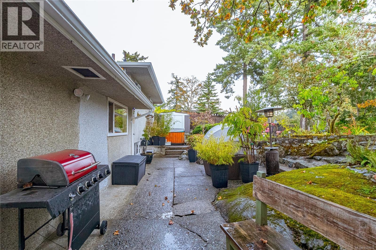 3837 Wilkinson Rd, Saanich, BC - Outdoor With Deck Patio Veranda