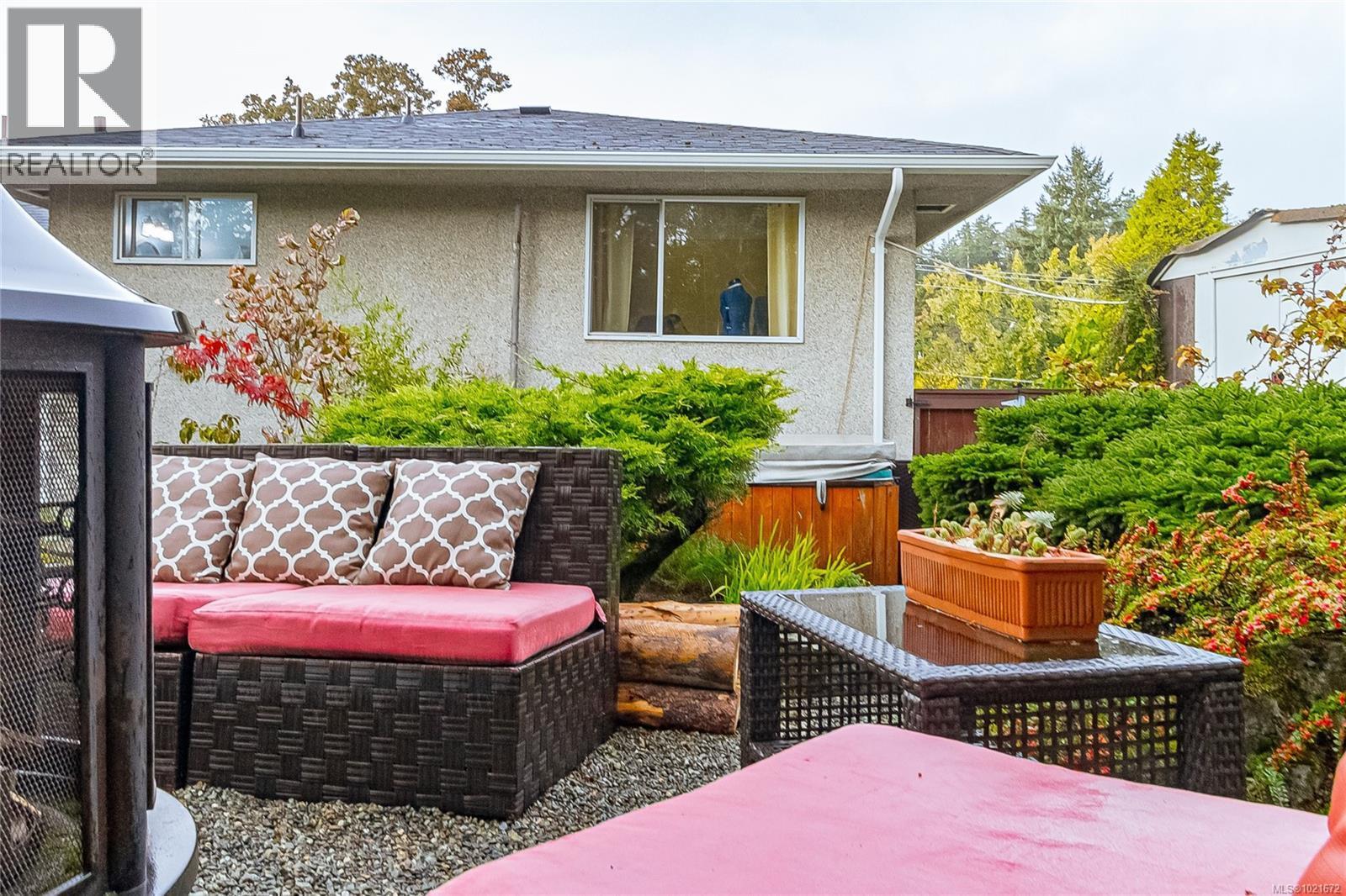3837 Wilkinson Rd, Saanich, BC - Outdoor With Deck Patio Veranda With Exterior