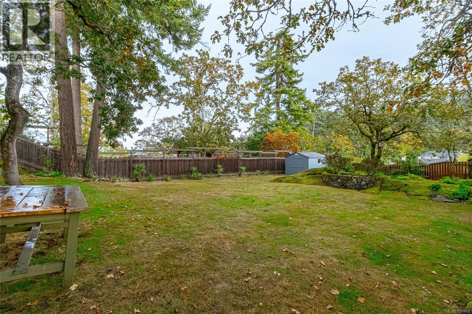 3837 Wilkinson Rd, Saanich, BC - Outdoor