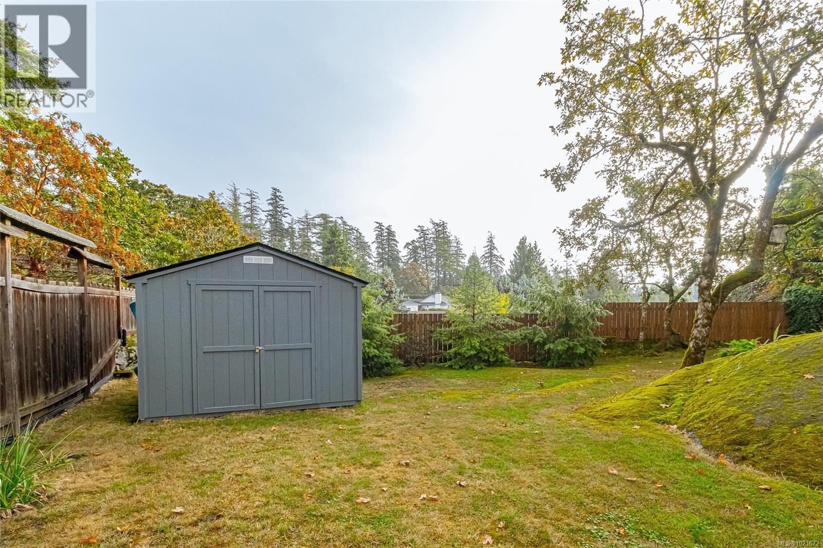 3837 Wilkinson Rd, Saanich, BC - Outdoor