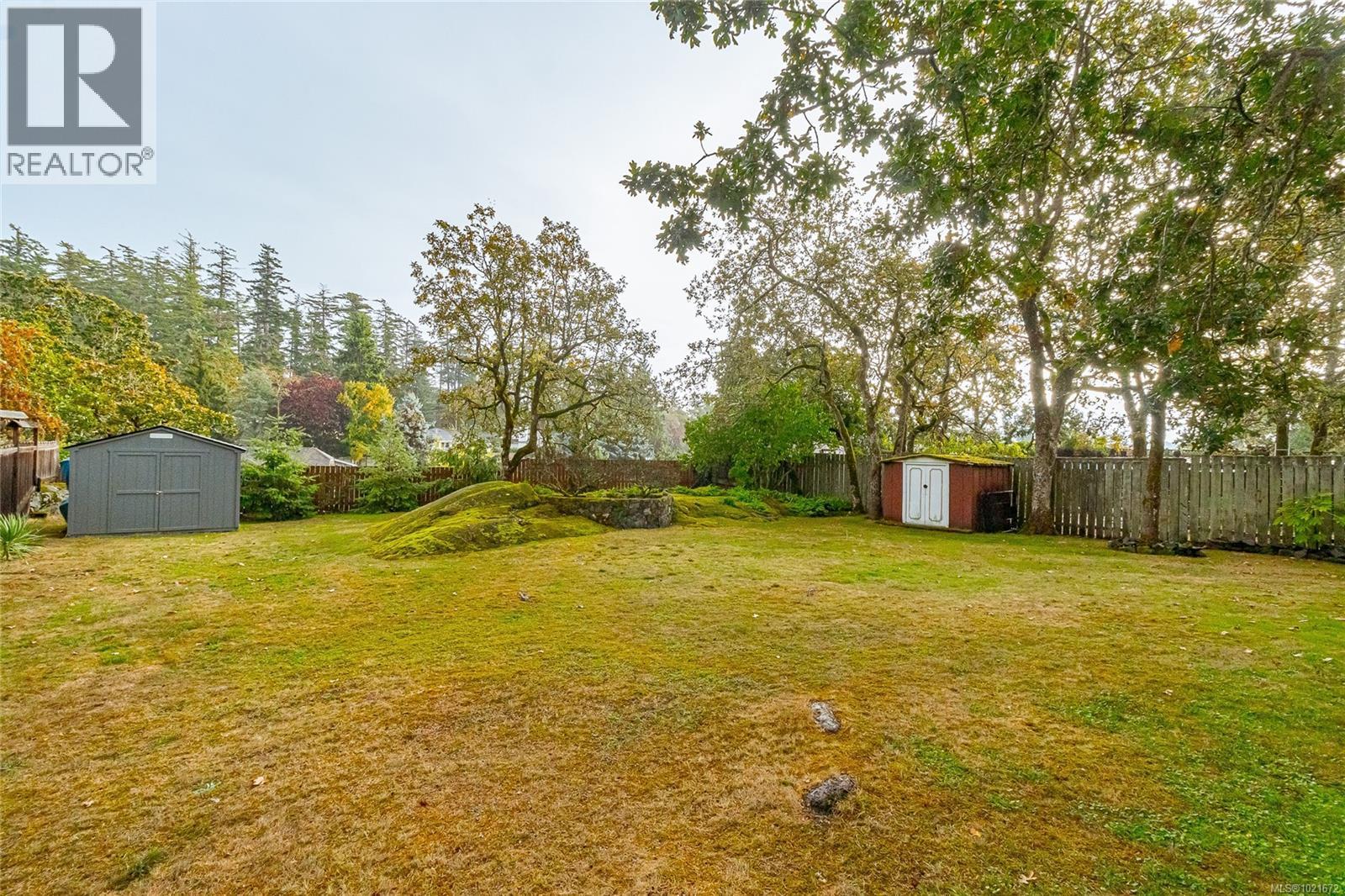 3837 Wilkinson Rd, Saanich, BC - Outdoor