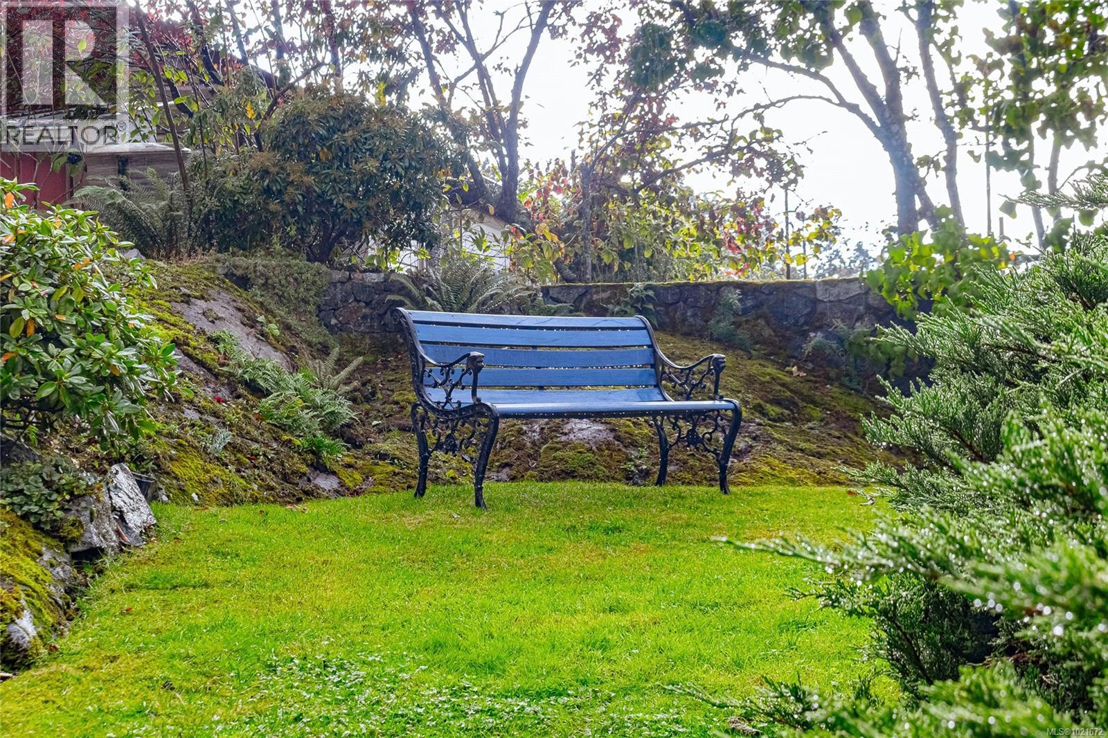 3837 Wilkinson Rd, Saanich, BC - Outdoor