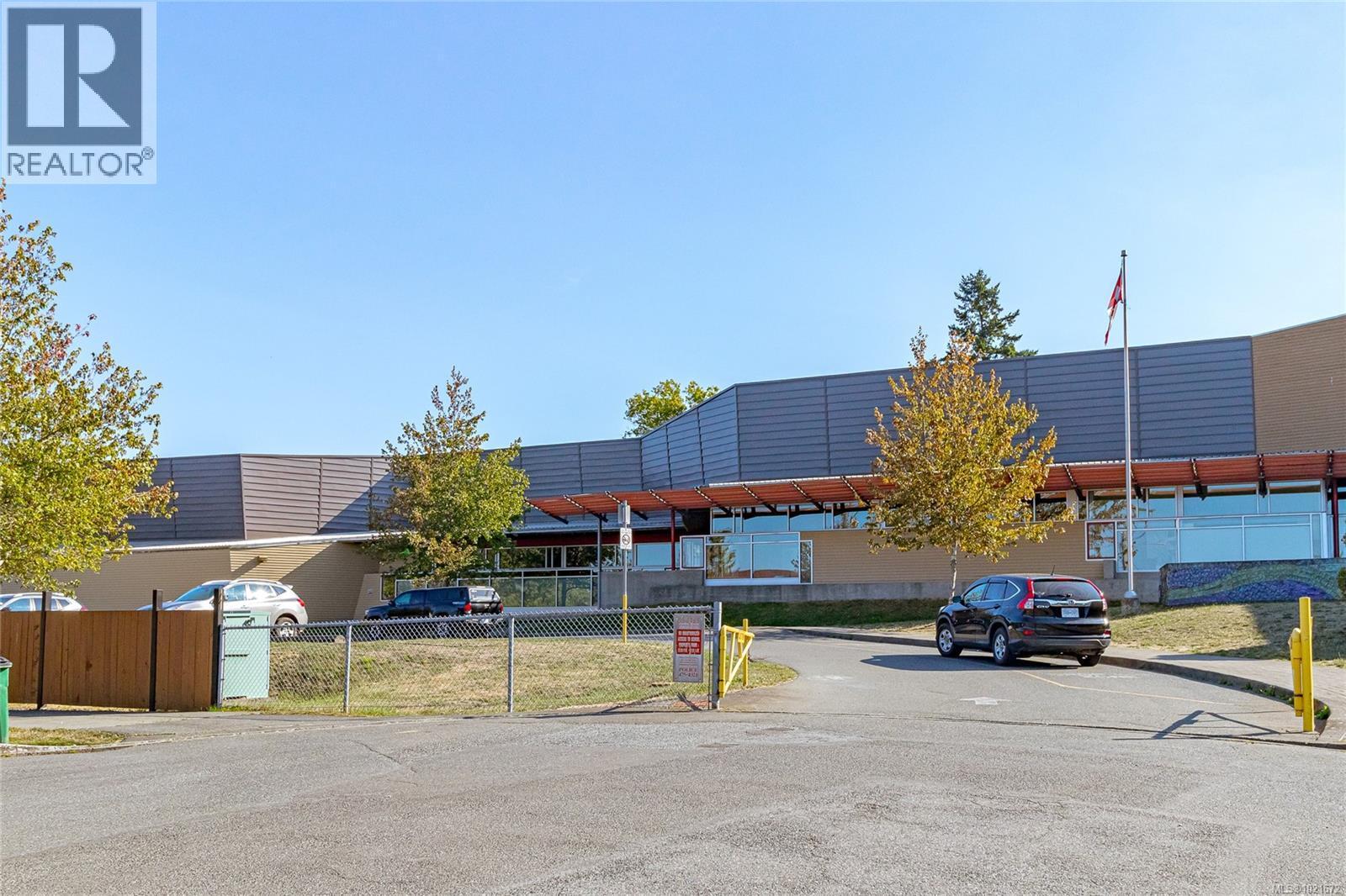 3837 Wilkinson Rd, Saanich, BC - Outdoor