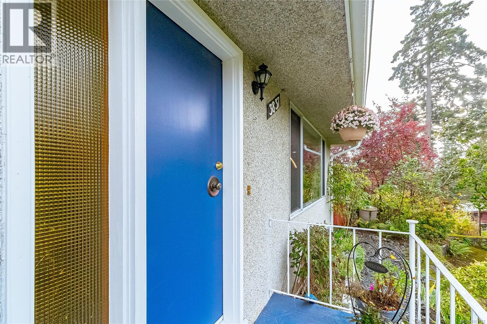 3837 Wilkinson Rd, Saanich, BC - Outdoor With Exterior