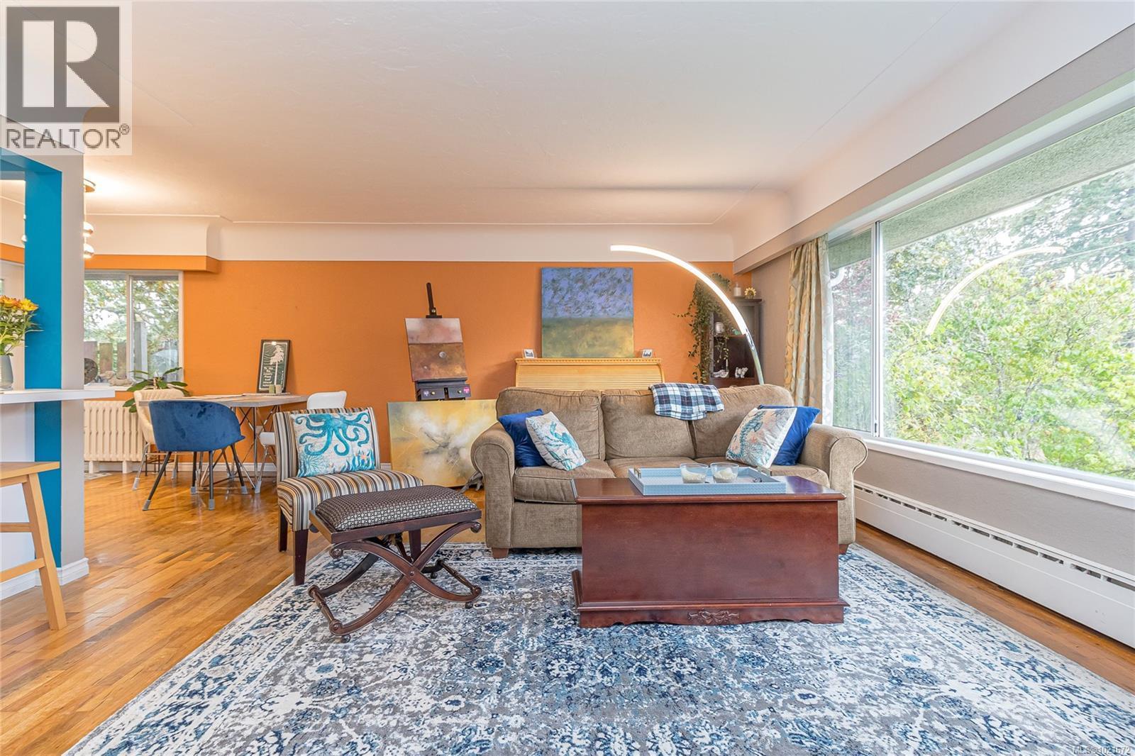 3837 Wilkinson Rd, Saanich, BC - Indoor Photo Showing Living Room