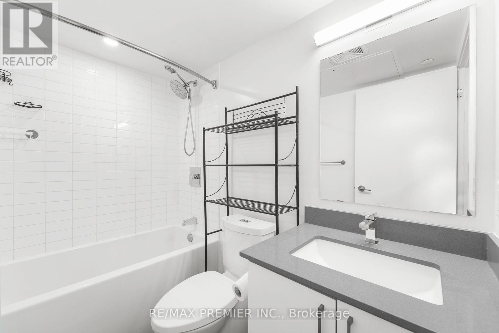 102 - 38 Monte Kwinter Court, Toronto, ON - Indoor Photo Showing Bathroom