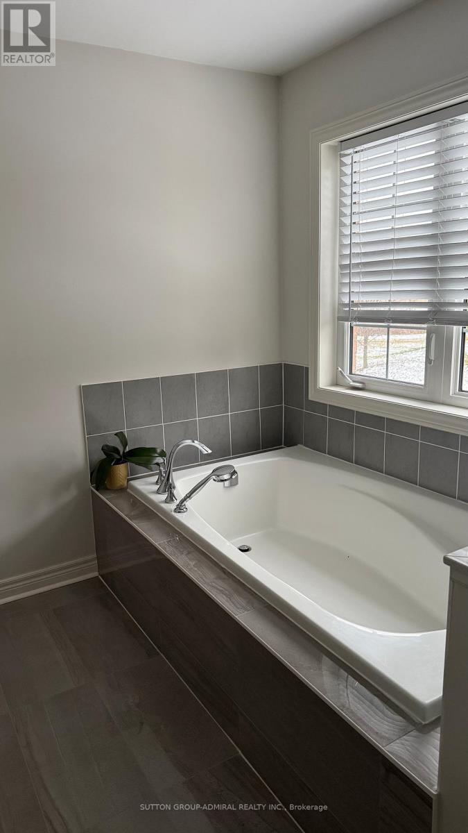 80 Inverness Way, Bradford West Gwillimbury, ON - Indoor Photo Showing Bathroom