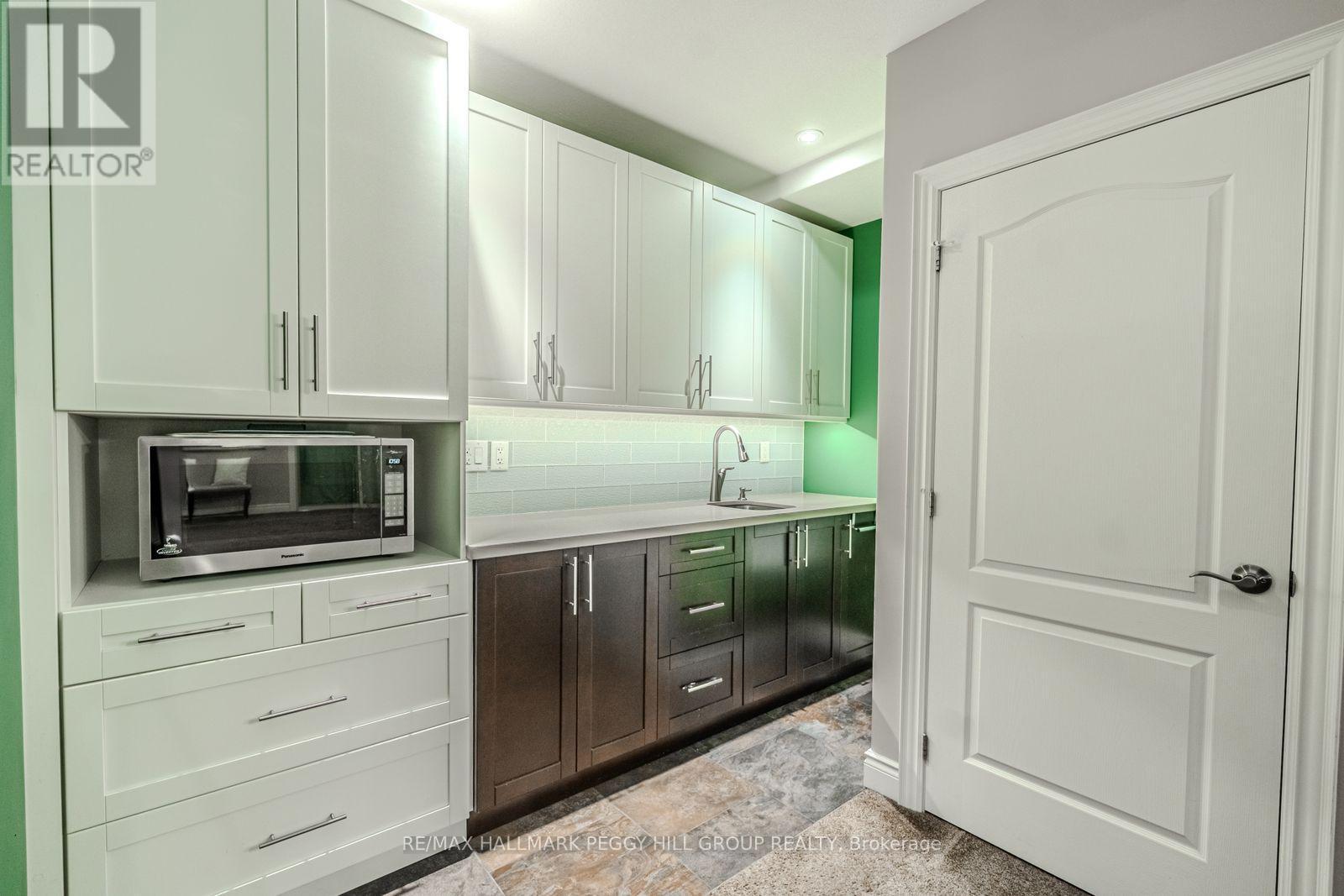 5 Munro Court, Springwater, ON - Indoor Photo Showing Other Room