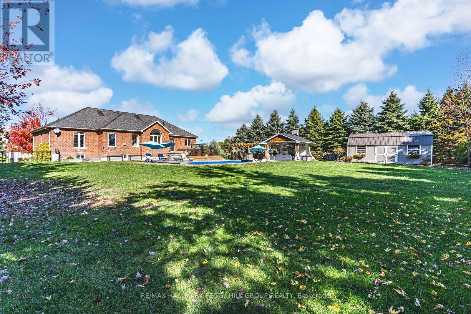 5 Munro Court, Springwater, ON - Outdoor