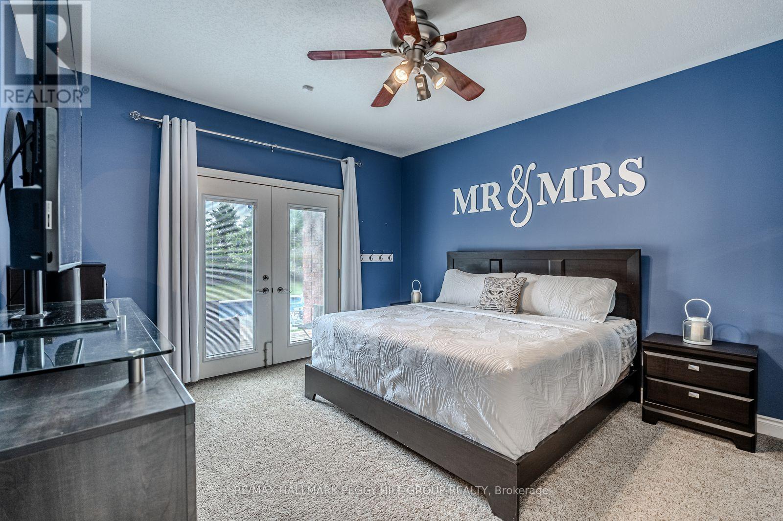 5 Munro Court, Springwater, ON - Indoor Photo Showing Bedroom