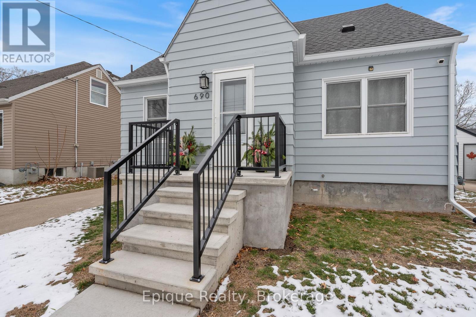 690 Rosedale Avenue, Sarnia, ON - Outdoor