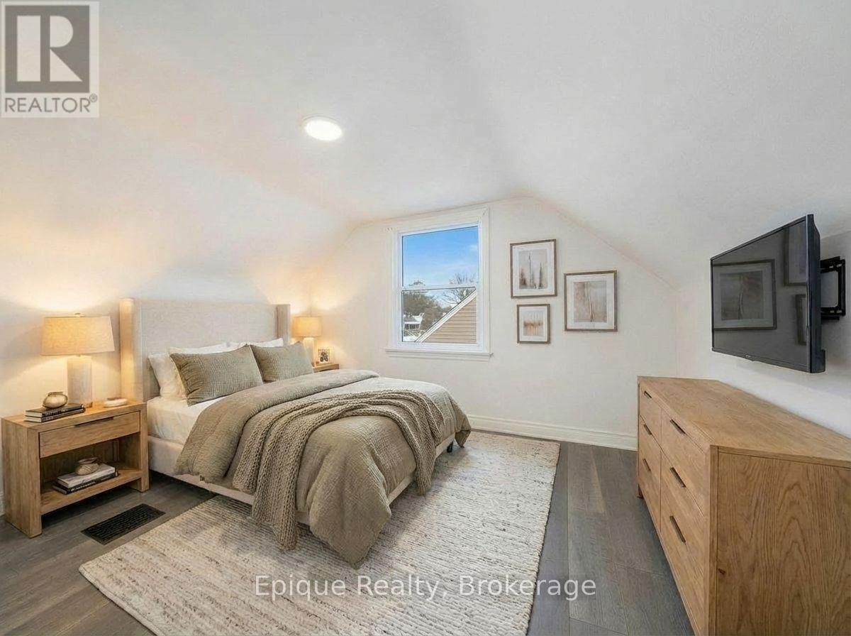 690 Rosedale Avenue, Sarnia, ON - Indoor Photo Showing Bedroom