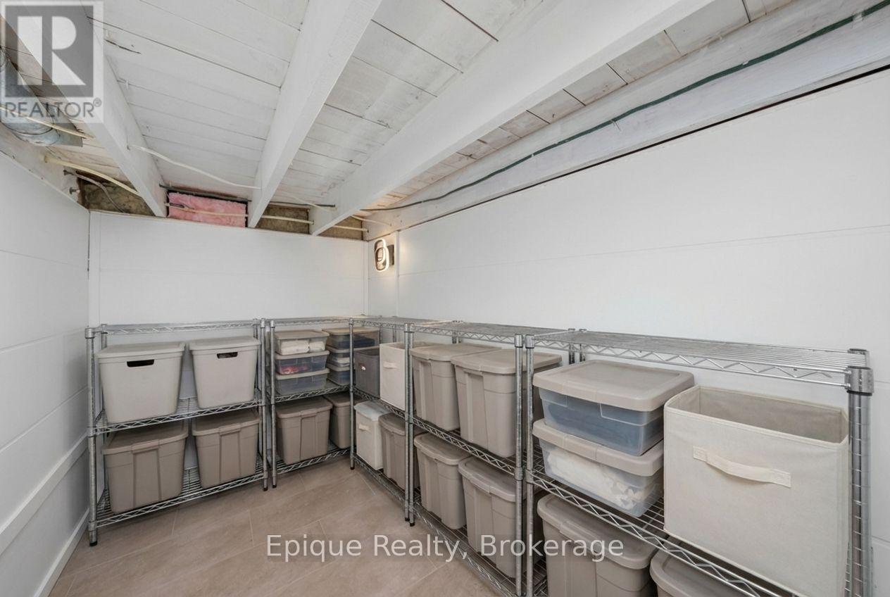 690 Rosedale Avenue, Sarnia, ON - Indoor