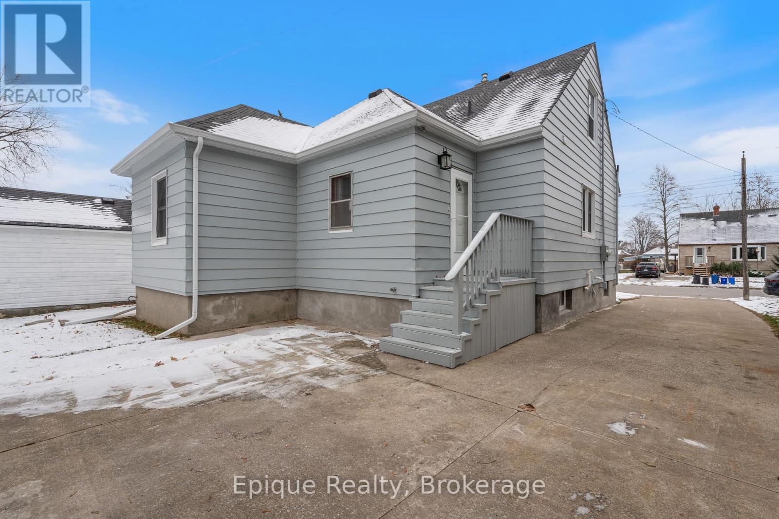 690 Rosedale Avenue, Sarnia, ON - Outdoor