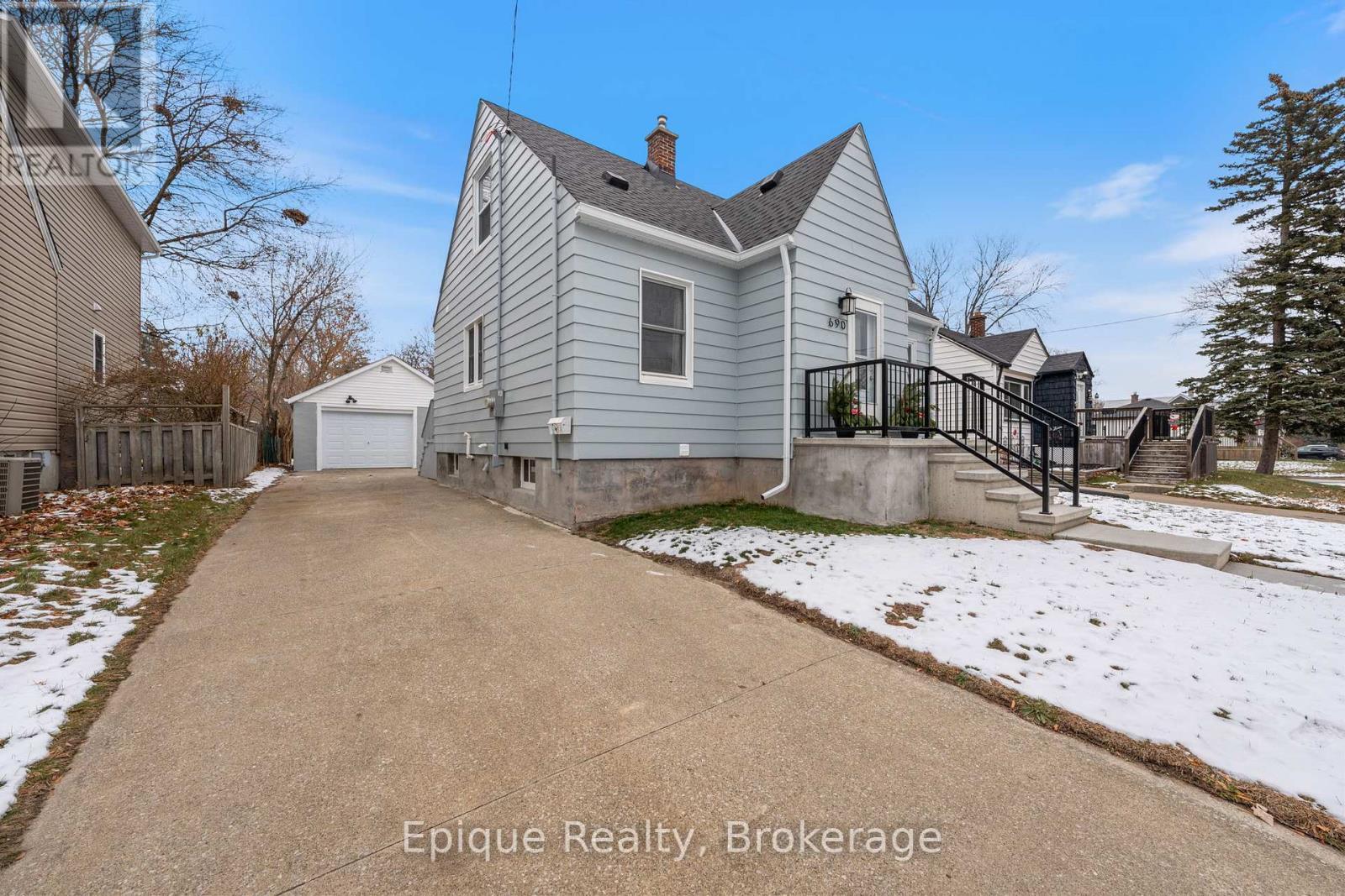 690 Rosedale Avenue, Sarnia, ON - Outdoor