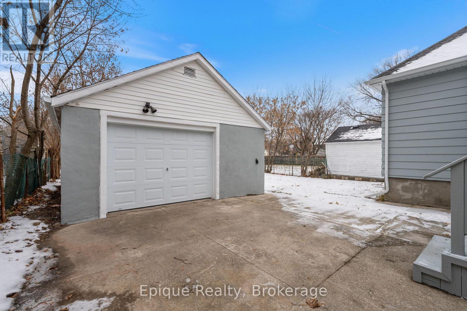 690 Rosedale Avenue, Sarnia, ON - Outdoor With Exterior