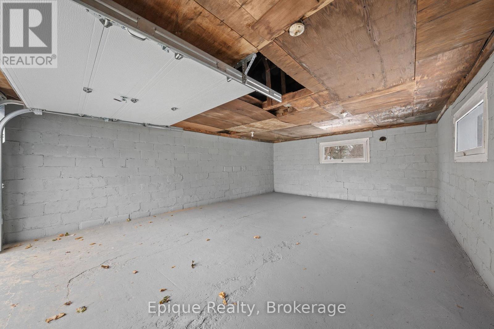 690 Rosedale Avenue, Sarnia, ON - Indoor