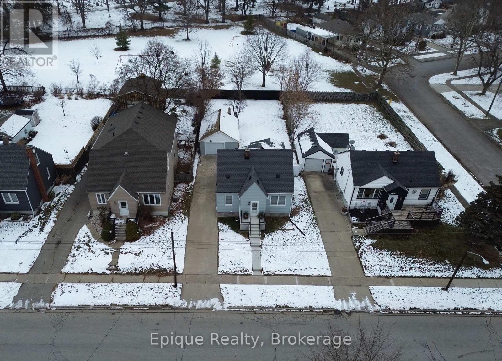 690 Rosedale Avenue, Sarnia, ON - Outdoor