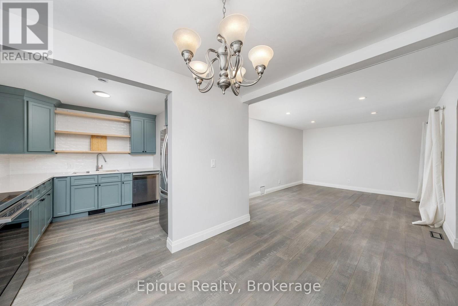 690 Rosedale Avenue, Sarnia, ON - Indoor Photo Showing Kitchen With Double Sink