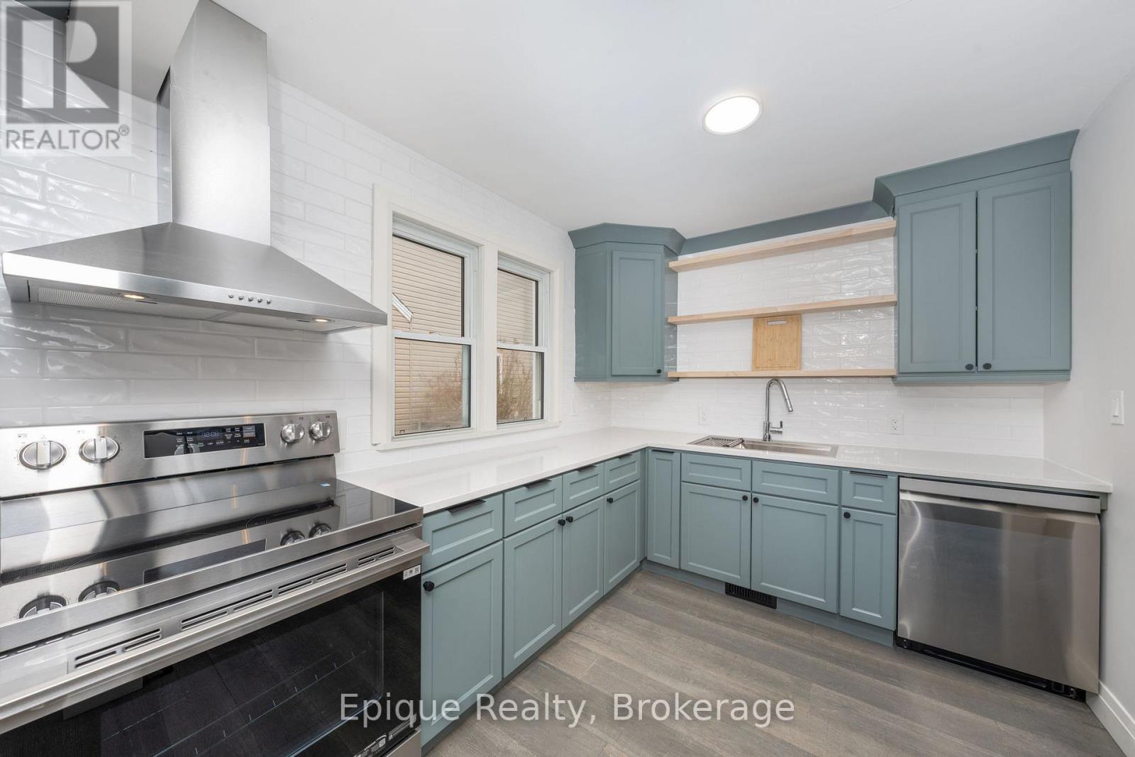 690 Rosedale Avenue, Sarnia, ON - Indoor Photo Showing Kitchen With Stainless Steel Kitchen