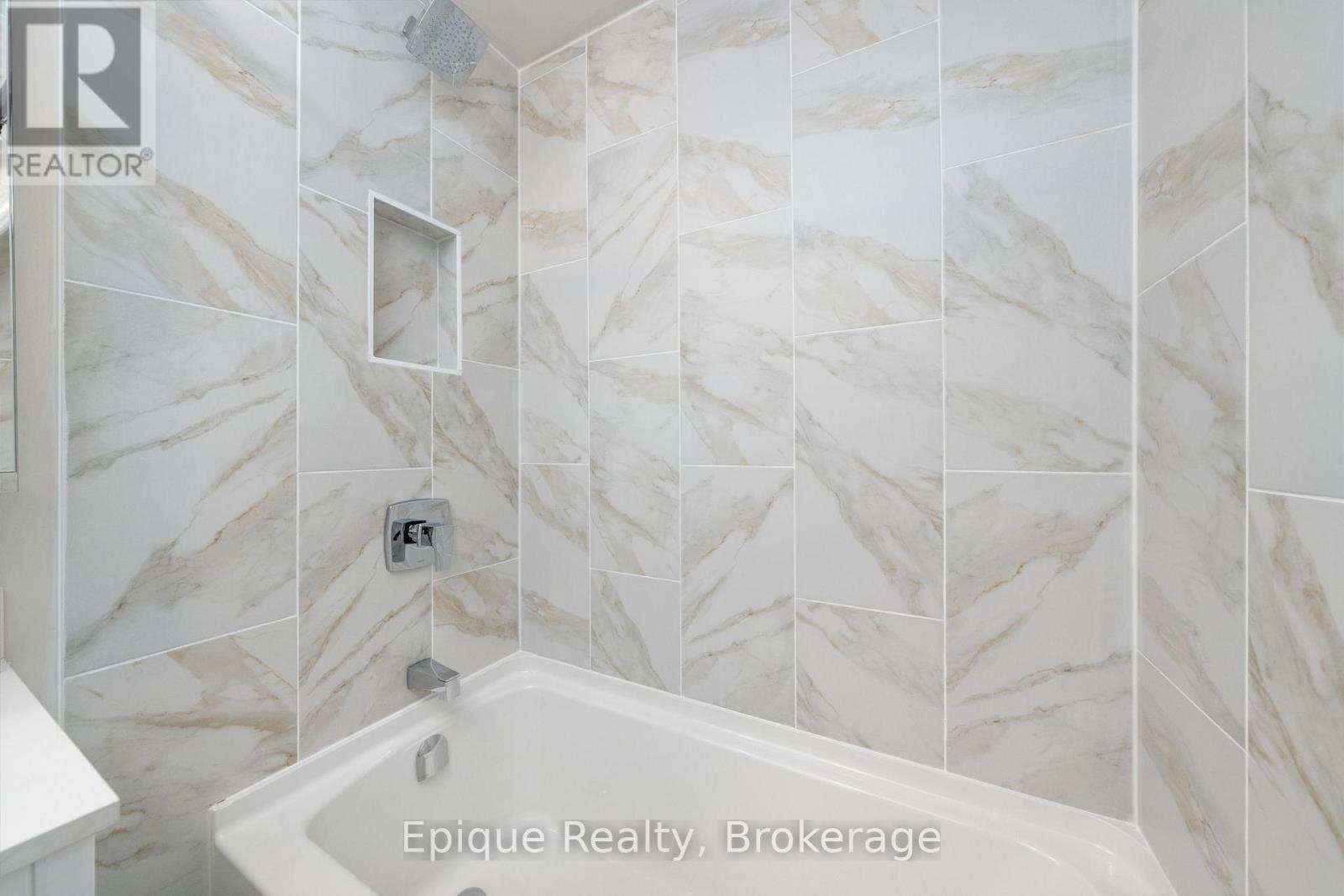 690 Rosedale Avenue, Sarnia, ON - Indoor Photo Showing Bathroom