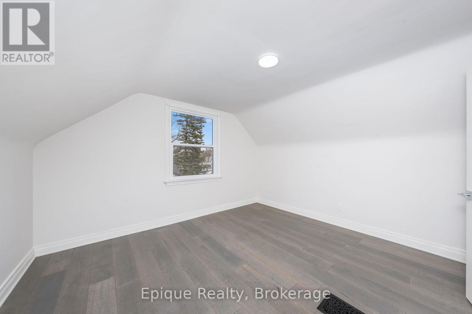 690 Rosedale Avenue, Sarnia, ON - Indoor Photo Showing Other Room