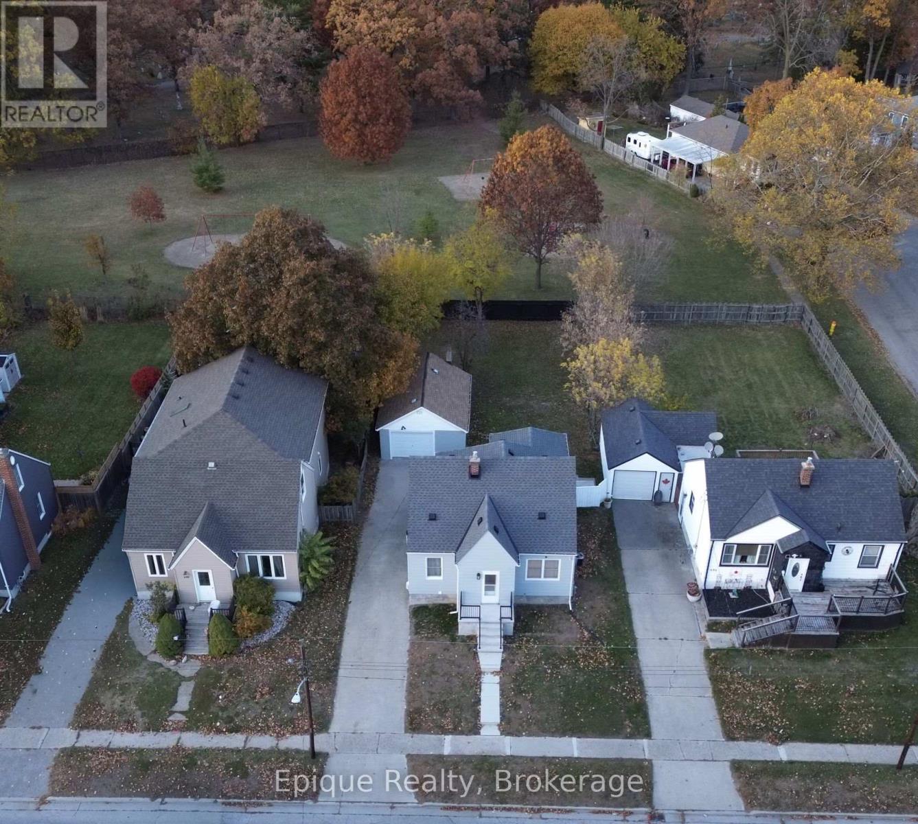 690 Rosedale Avenue, Sarnia, ON - Outdoor