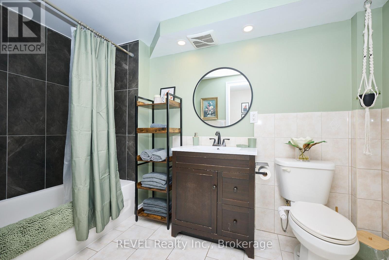 16 Jones Lane, Welland (Lincoln/Crowland), ON - Indoor Photo Showing Bathroom