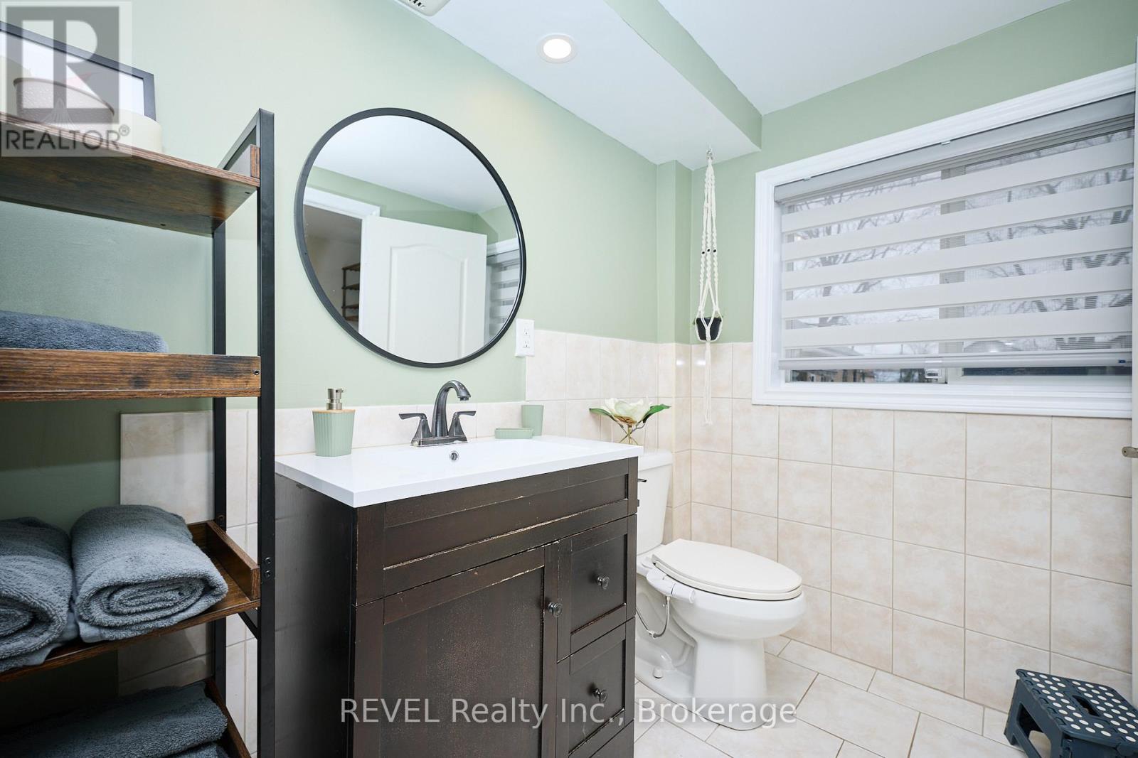 16 Jones Lane, Welland (Lincoln/Crowland), ON - Indoor Photo Showing Bathroom