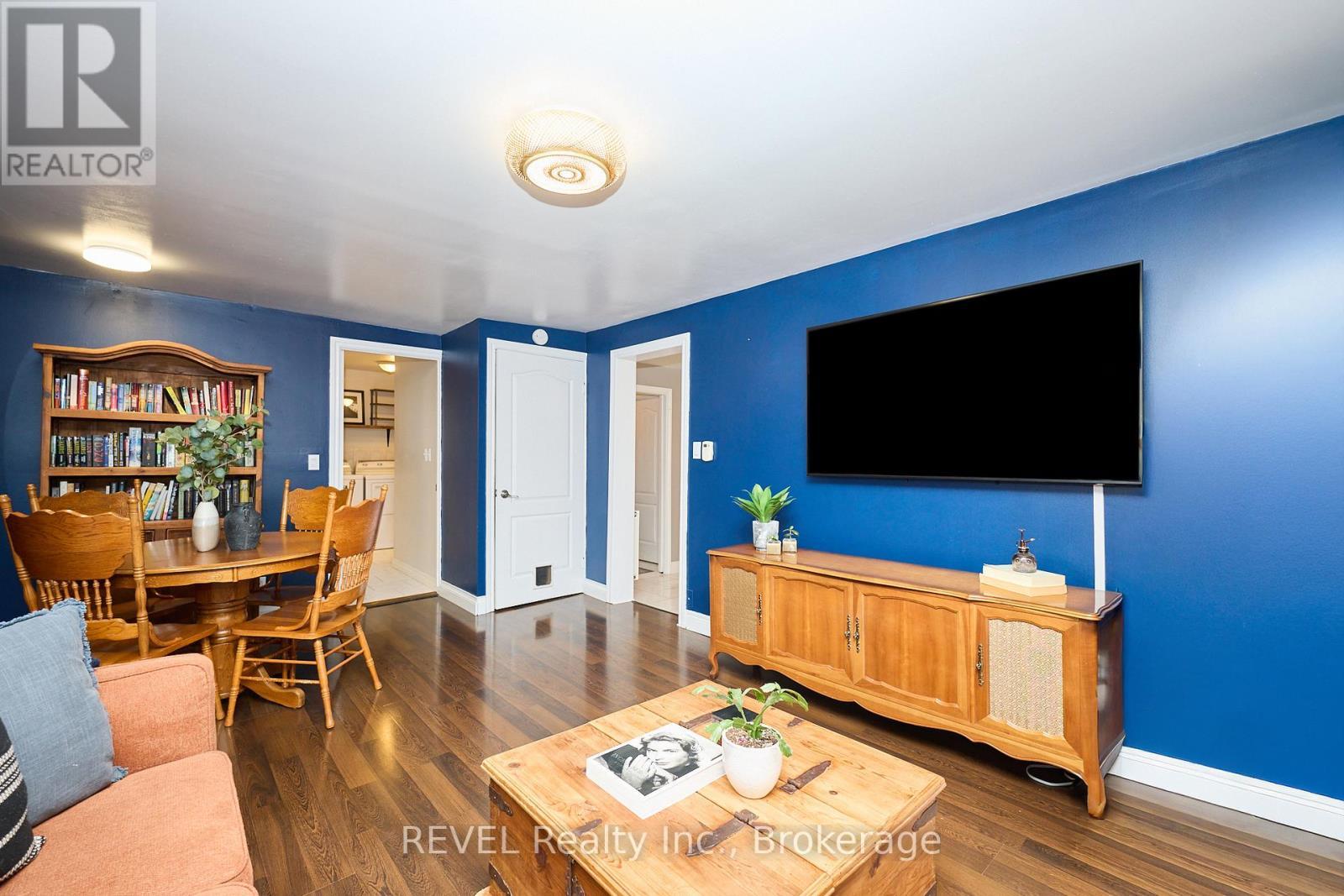 16 Jones Lane, Welland (Lincoln/Crowland), ON - Indoor Photo Showing Living Room