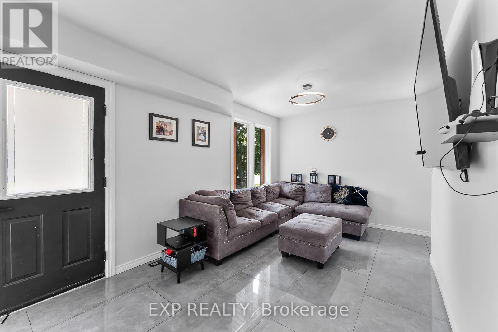 249 Wallace Avenue S, Welland (Lincoln/Crowland), ON - Indoor