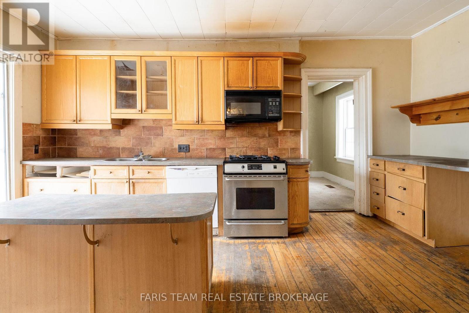 170 Kempenfelt Drive, Barrie, ON - Indoor Photo Showing Kitchen