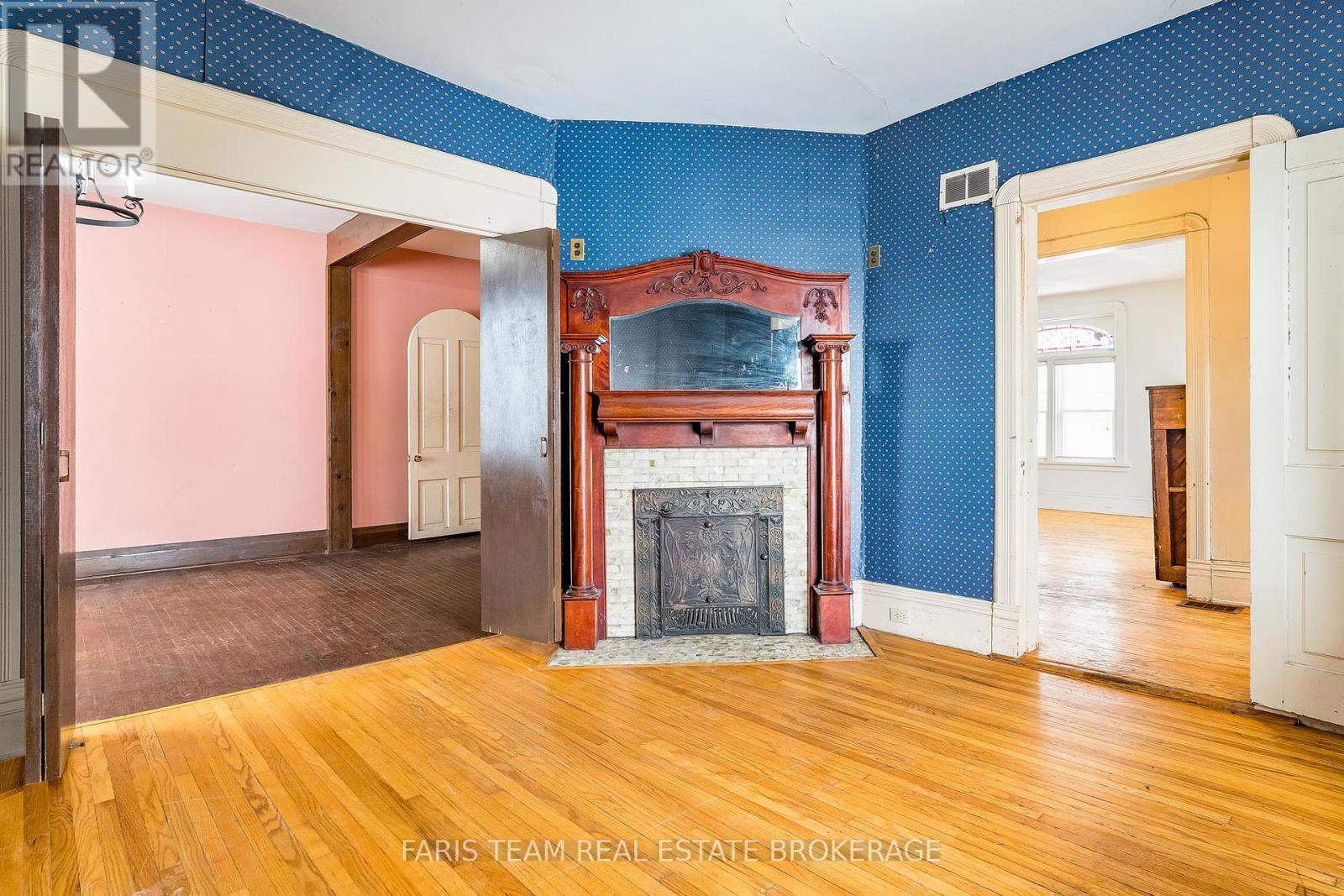 170 Kempenfelt Drive, Barrie, ON - Indoor With Fireplace