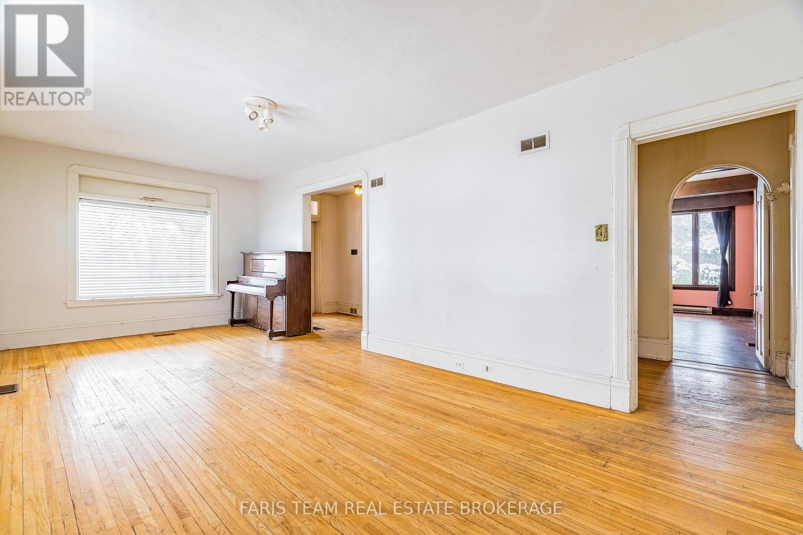 170 Kempenfelt Drive, Barrie, ON - Indoor