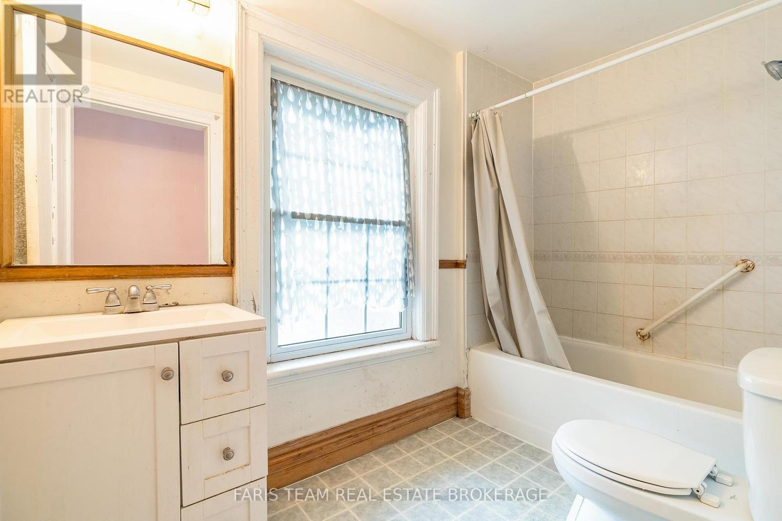 170 Kempenfelt Drive, Barrie, ON - Indoor Photo Showing Bathroom