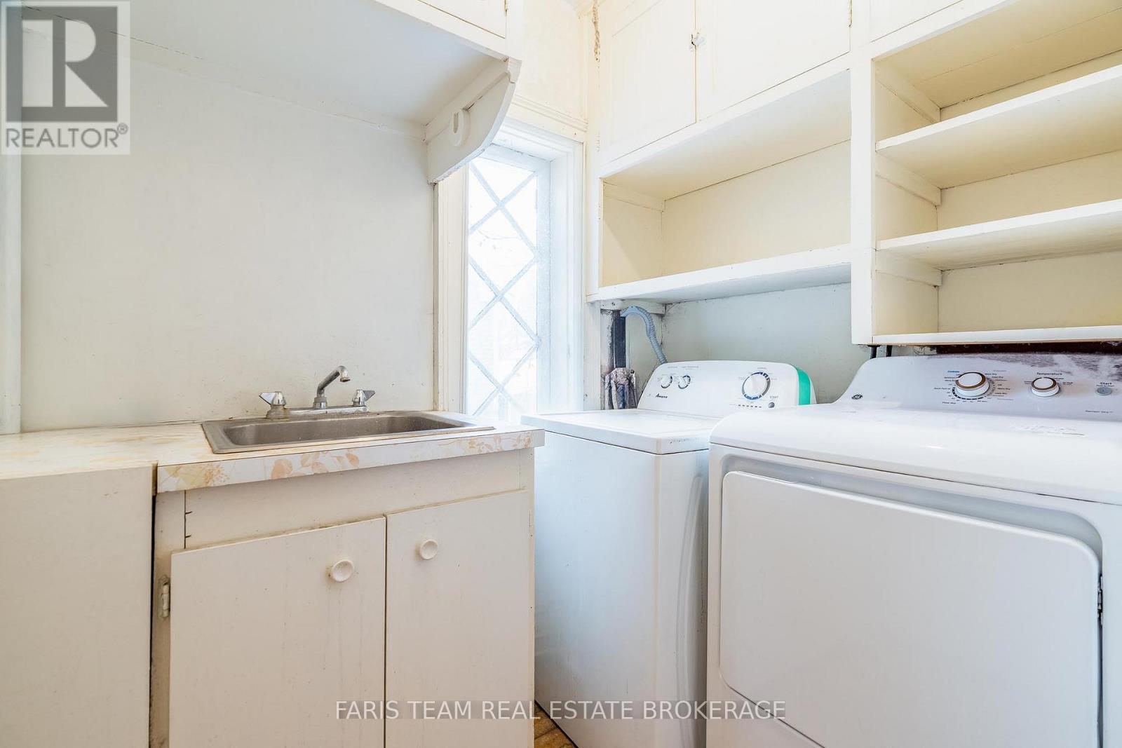 170 Kempenfelt Drive, Barrie, ON - Indoor Photo Showing Laundry Room