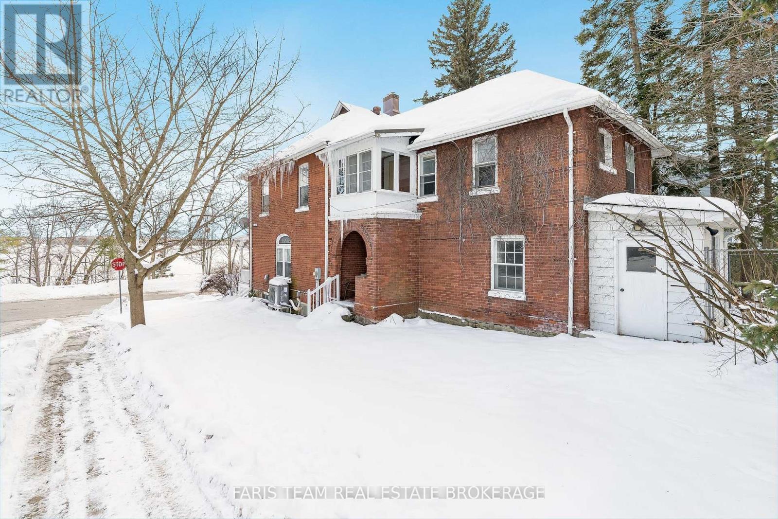 170 Kempenfelt Drive, Barrie, ON - Outdoor