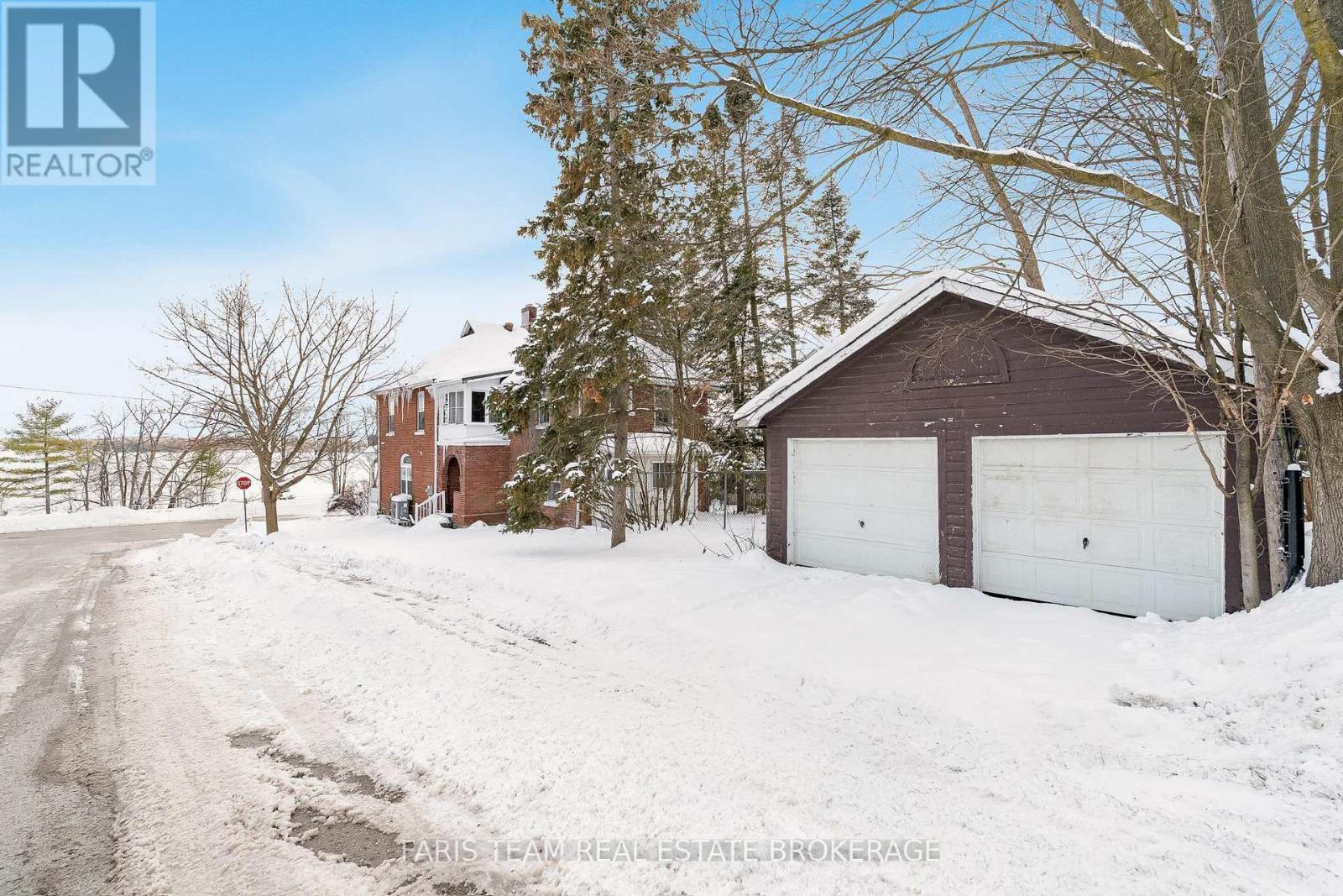 170 Kempenfelt Drive, Barrie, ON - Outdoor