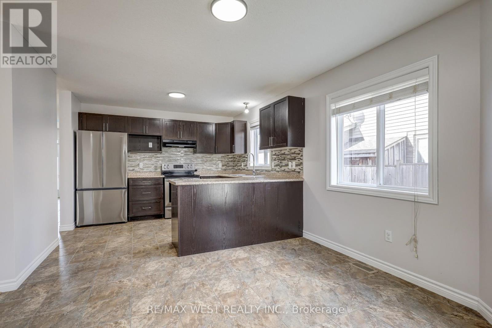 63 Havenwood Street, Middlesex Centre, ON - Indoor Photo Showing Kitchen With Upgraded Kitchen