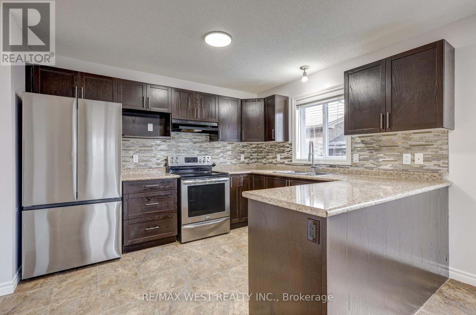 63 Havenwood Street, Middlesex Centre, ON - Indoor Photo Showing Kitchen With Upgraded Kitchen