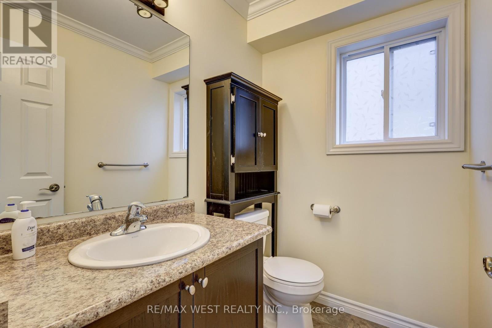 63 Havenwood Street, Middlesex Centre, ON - Indoor Photo Showing Bathroom