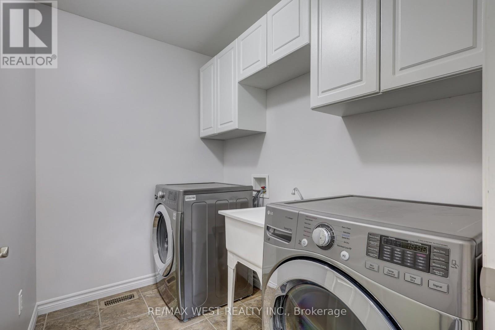 63 Havenwood Street, Middlesex Centre, ON - Indoor Photo Showing Laundry Room