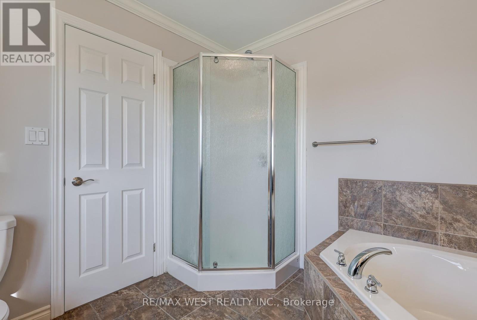 63 Havenwood Street, Middlesex Centre, ON - Indoor Photo Showing Bathroom